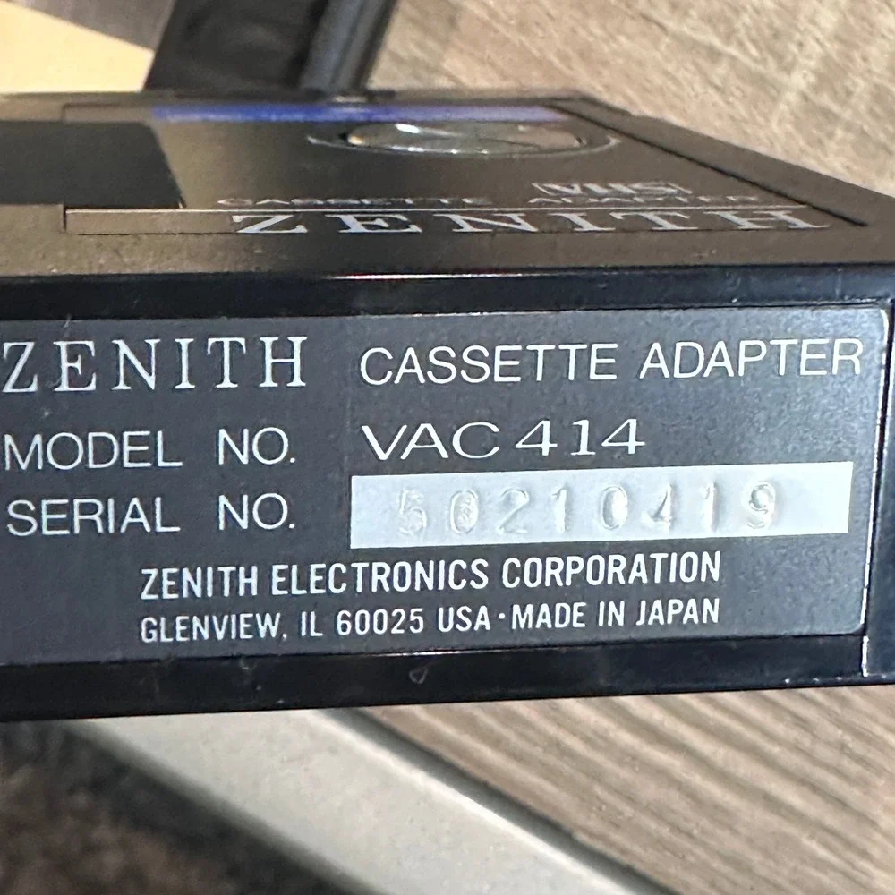 VHS Cassette Adapter Zenith VAC414 Motorized VHS-C to VHS Converter with Case